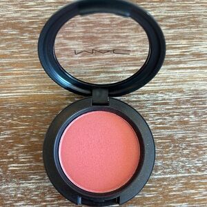 MAC Cosmetics Sheertone Shimmer Blush-PeachyKeen- Like New!